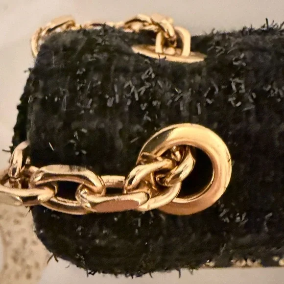 Black Sparkly Tweed Crossbody Bag with Gold Hardware & Chain Strap - Picture 3 of 6